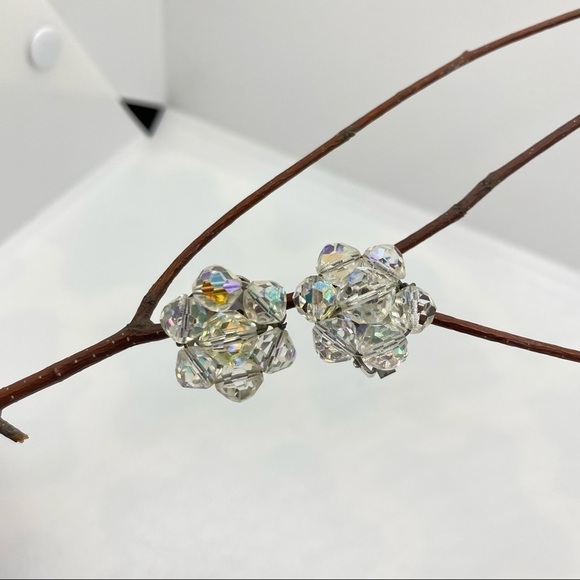 AURORA Borealis Clear Crystal Beaded Cluster Clip-On Vintage Earrings - Picture 4 of 9